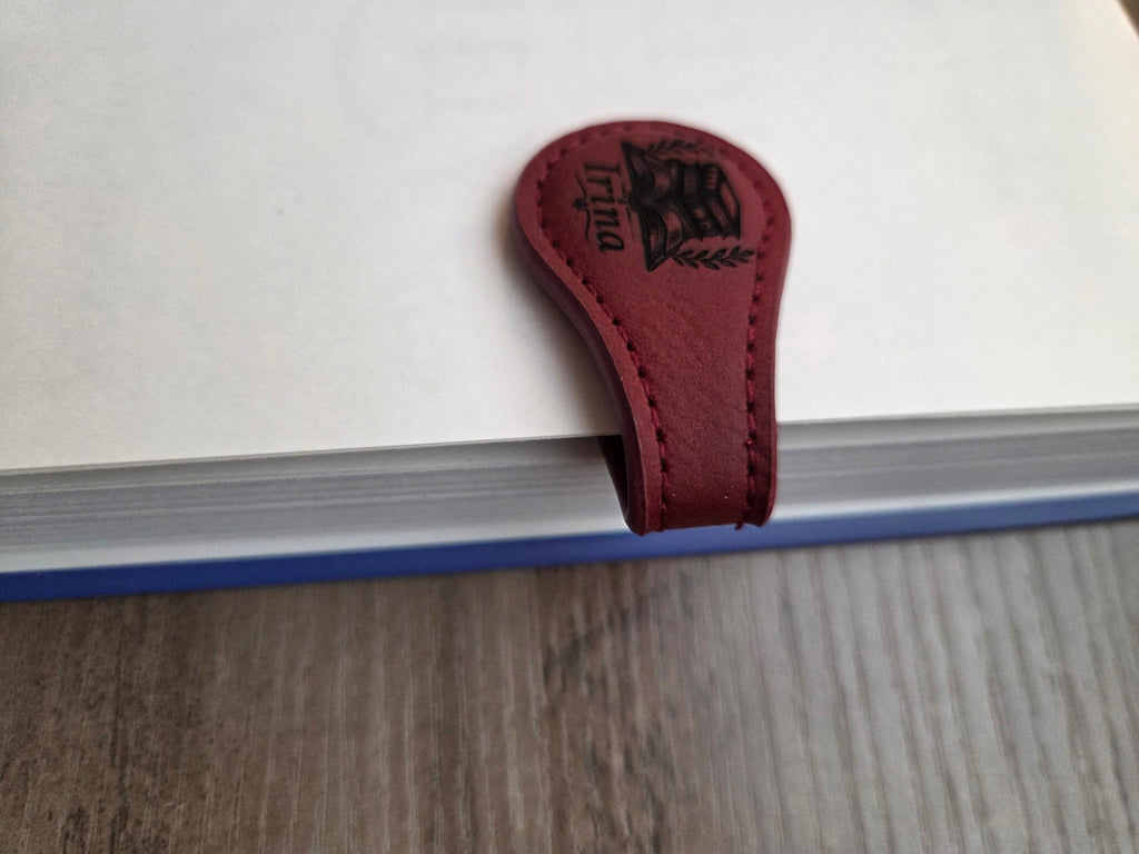 Leather magnetic bookmark